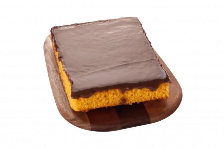 CUCA DE CENOURA COM COBERTURA DE CHOCOLATE